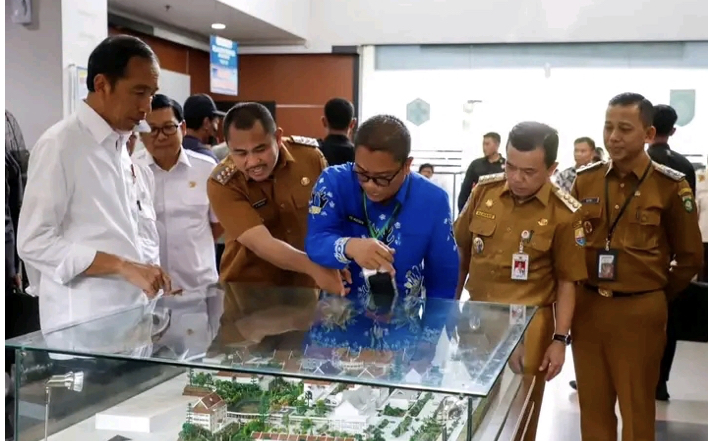 Didampingi Bupati,Presiden Jokowi Tinjau RSUD Hanafie Bungo Pastikan Alkes Berguna Bagi Masyarakat