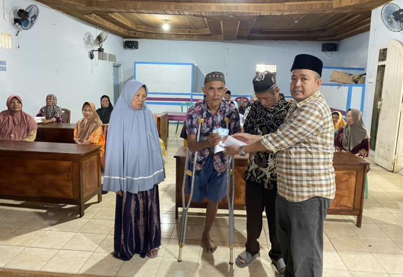 Jelang Hari Raya Idul Fitri,Pemdus Senamat Serahkan Bantuan BLT-DD Tahun 2024