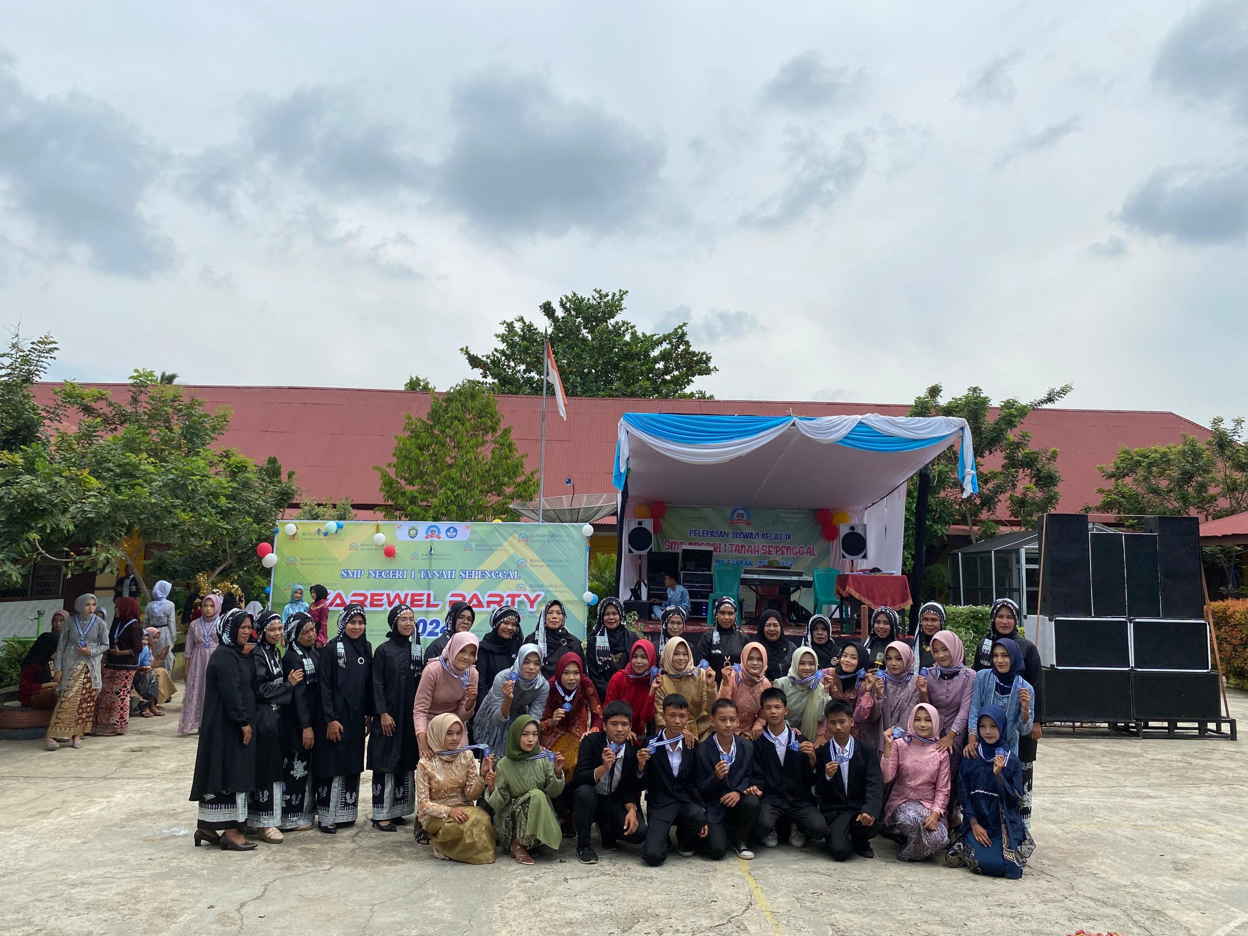 Usung Tema Farewel Party,Pelepasan Siswa/i SMP Negeri 1 Tasep Berlangsung Sukses dan Meriah