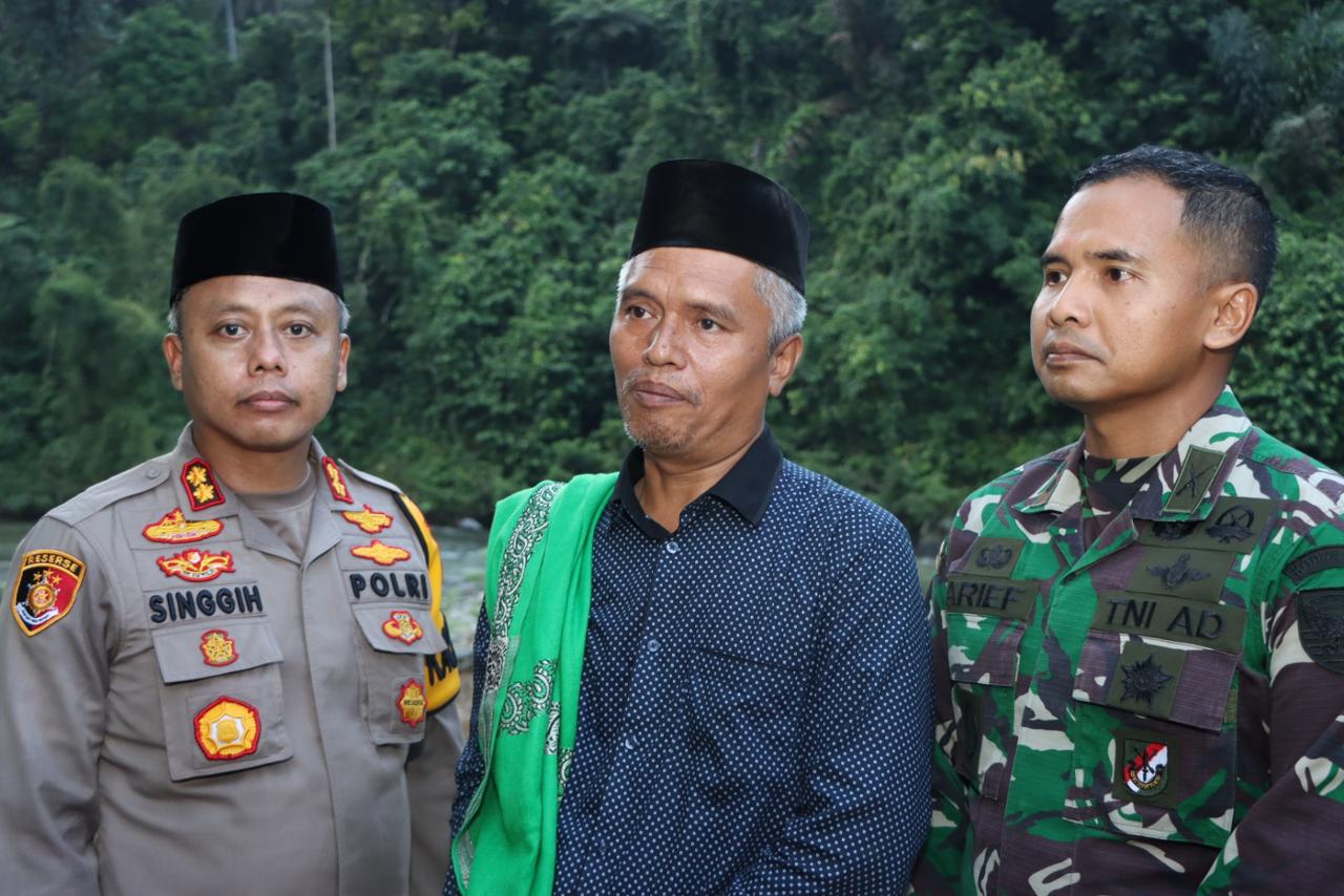 Kapolres Bungo Bersama Dandim 0416 Bute Silaturahmi Ke Ponpes Babul Mua’rip Dusun Sungai Telang
