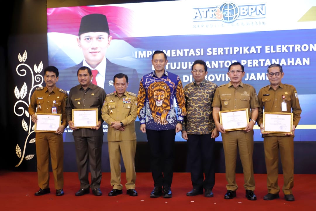 Bupati Bungo Terima Piagam Penghargaan Dari Menteri ATR BPN RI
