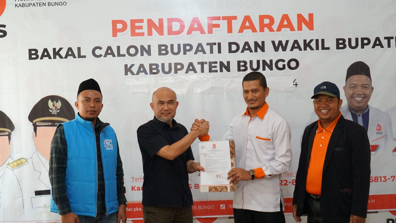 Datangi PKS,H Dedy Putra Serahkan Berkas Calon Bupati Bungo
