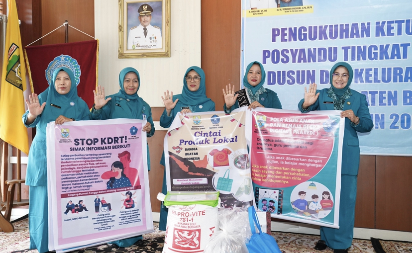 Emi Susilawati  Resmi Dikukuhkan Sebagai Ketua Pembina Posyandu Dusun Tanjung Menanti