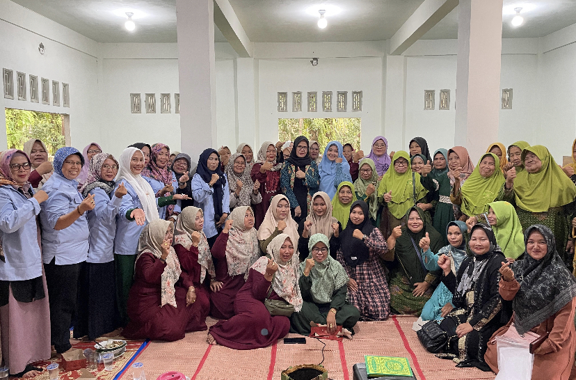 Hadiri Pengajian dan Peringatan Maulid Nabi ,Istri Calon Bupati dan Wakil Bupati Bungo Dedy-dayat Disambut Antusias Oleh Ibu-ibu Pengajian Dusun Karya Harapan Mukti
