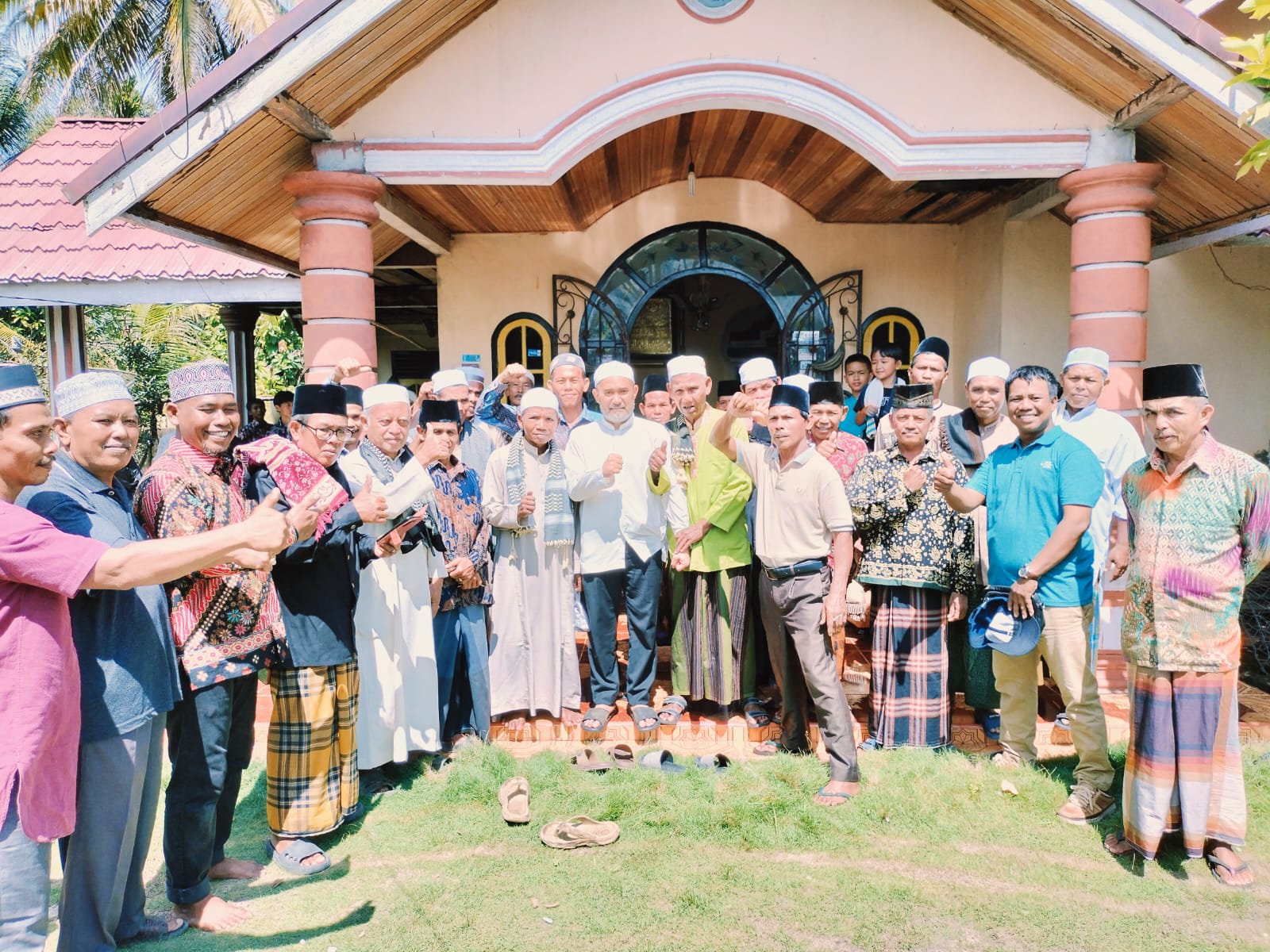 Miliki Visi-Misi Yang Bersentuhan Kepada Masyarakat, Puluhan Tokoh dan Warga Dusun Embacang Gedang Siap Menangkan Dedy Putra-Ust Dayat