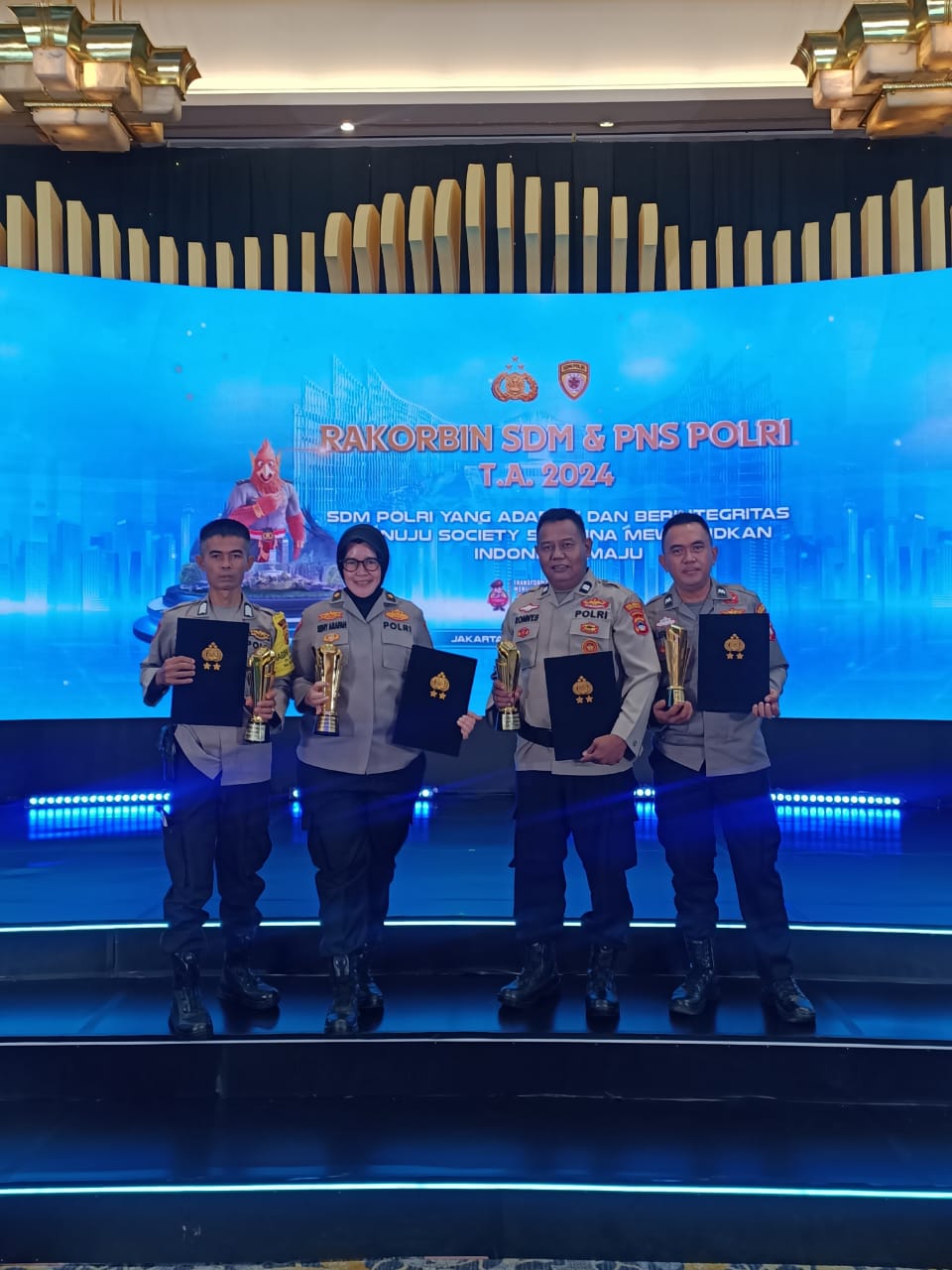 Kategori Polisi Inovatif, Bripka Arjunif Bhabinkamtibmas Dusun Sepunggur Satu-satunya Perwakilan Dari  Provinsi Jambi Raih Penghargaan Hoegeng Corner Tahun 2024