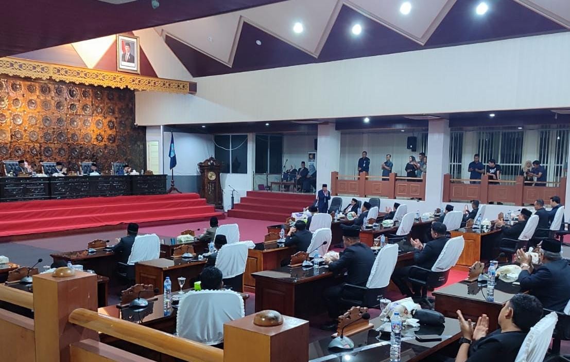Beserta DPRD Merangin Pj Bupati Jangcik Mohza Gelar Paripurna Pengesahan Bupati Terpilih Sukur Khafidh
