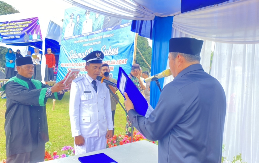 Diberi Gelar Adat Rio Nalo Nuring Certih,Antoni Nuzerman Resmi Dilantik Oleh Bupati Bungo Sebagai Rio Dusun Sirih Sekapur