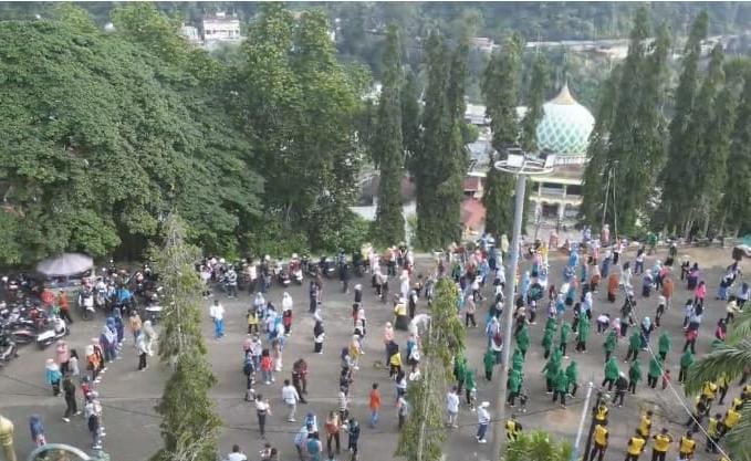 Pj Bupati Merangin dan Masyarakat Senam di Kawasan Jam Gento