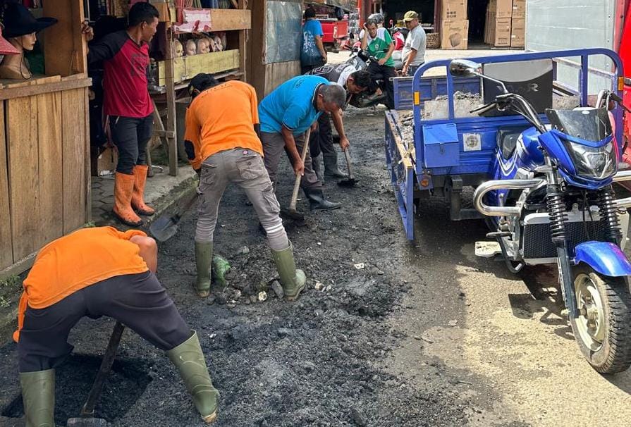 Luarbiasa Bupati Merangin H M Syukur Gercep Ke Pasar Bawah Bangko Tinjau Pedagang Yang Terdampak Banjir