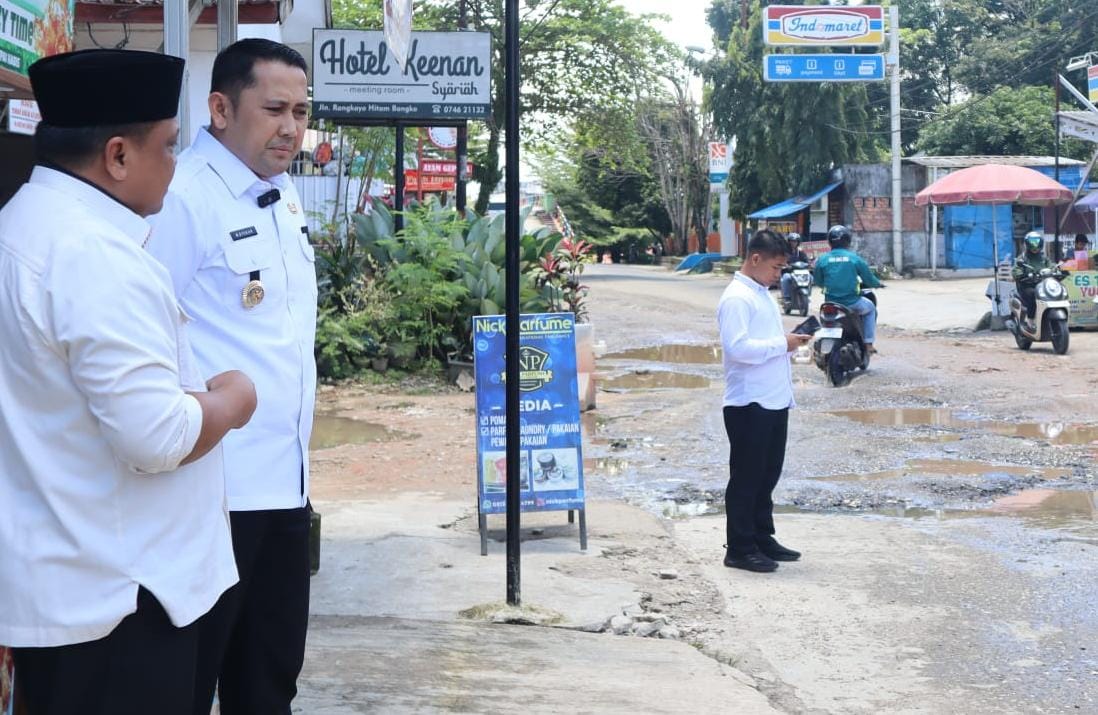 Bupati  Merangin H M Syukur Tinjau Jalan Rangkayo Hitam Kota Bangko