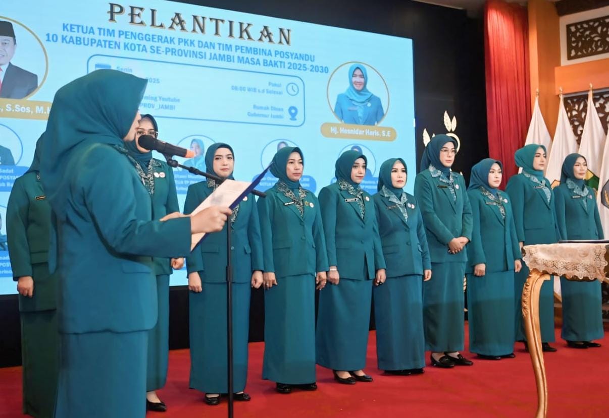 Dikukuhkan Oleh Hj Hesnidar Haris, Hj Lavita Syukur Resmi Menjabat Ketua TP PKK Merangin