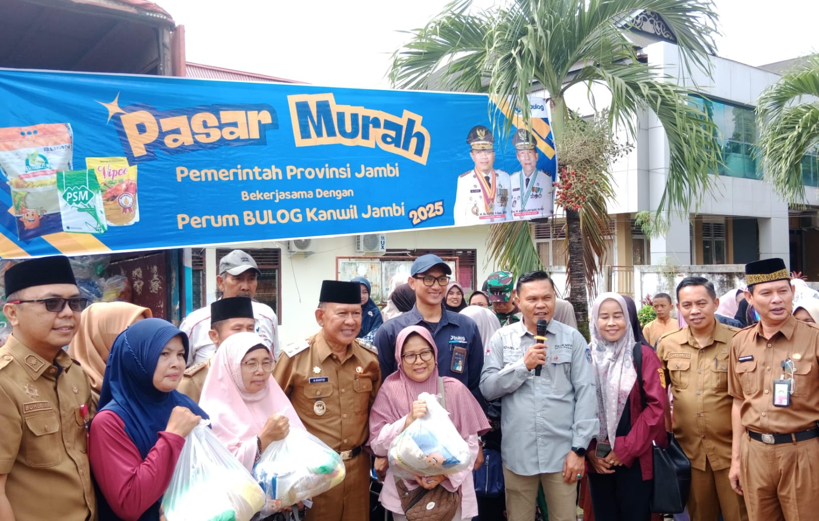 Wakil Bupati Merangin H Abdul Khafidh Gelar Pasar Murah Untuk Warga Tak Mampu