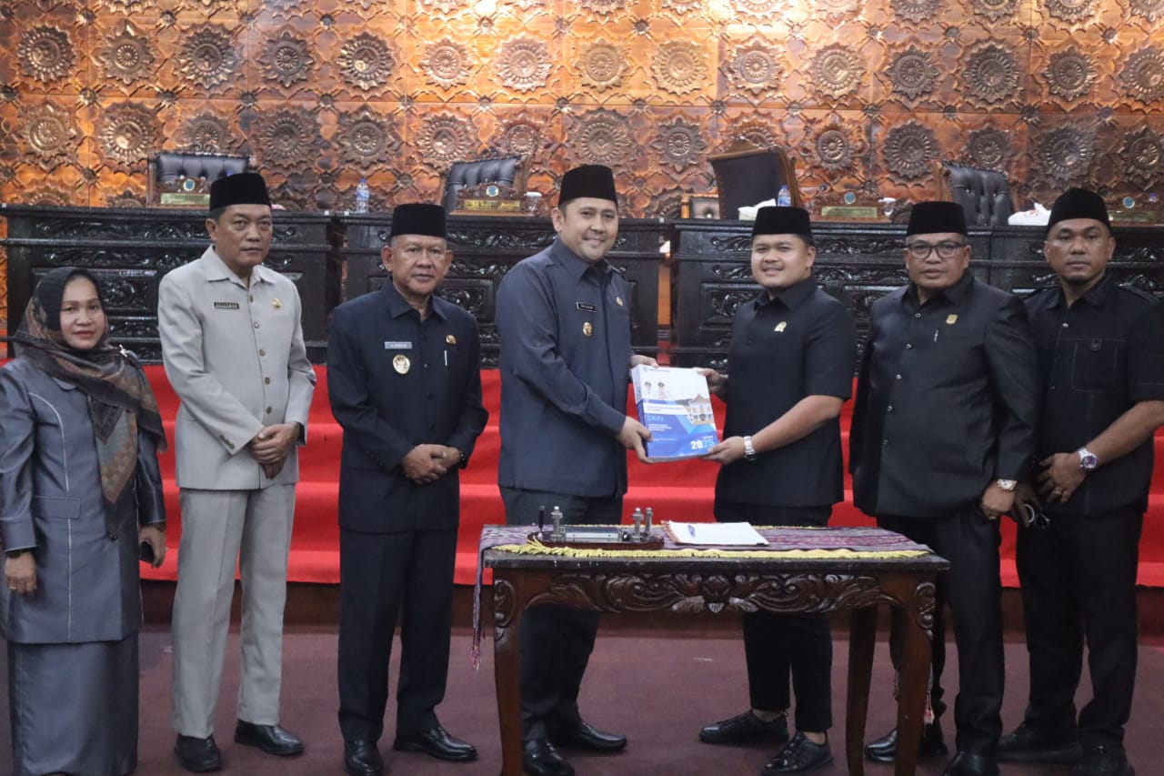 Dalam Rapat Paripurna DPRD Bupati Syukur Sampaikan LKPJ Merangin Pada Tahun 2024