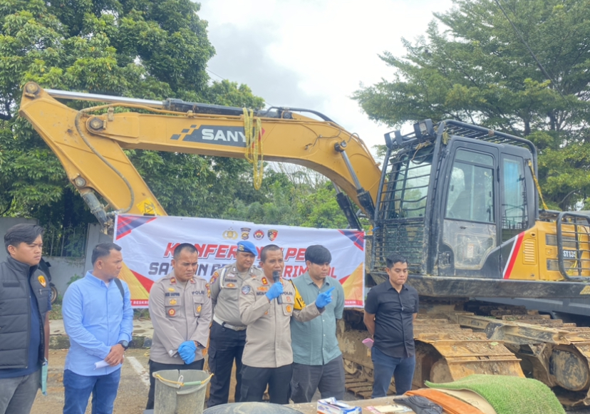 Polres Bungo Berhasil Amankan 1 Unit Escavator dan BB Lainnya Kapolres : Akan Kita Tangkap Siapapun Itu Pelaku Peti Tanpa Tebang Pilih dan Siapapun Oknum Pembeking Akan di Proses Sesuai Undang-undang