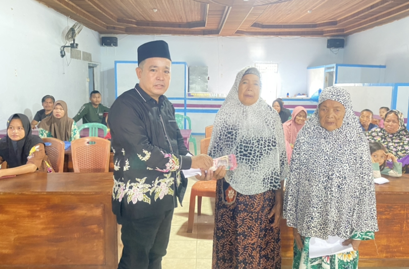 Sambut Hari Raya Idul Fitri,Pemdus Senamat Serahkan Bantuan BLT-DD Tahap Pertama Tahun 2025 Kepada 32 Penerima Manfaat