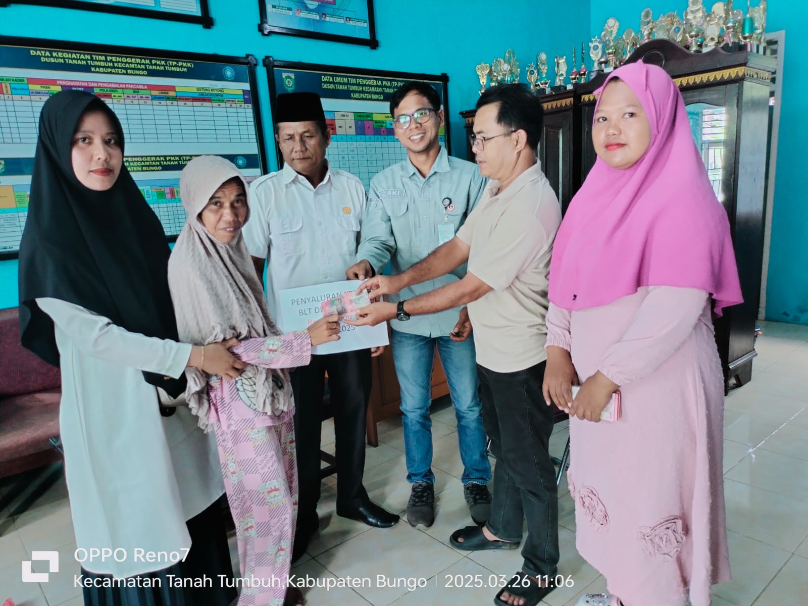 Moment Menyambut Hari Raya Idul Fitri 1446 H, Pemdus Tanah Tumbuh Salurkan BLT-DD Tahap Pertama Tahun 2025