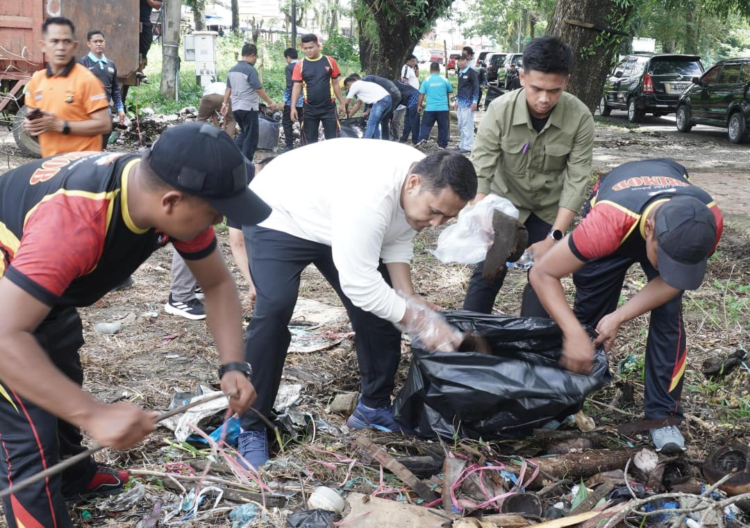 Bupati M Syukur Melakukan Pelatihan Bergotong Royong Terhadap OPD dan Warga Merangin