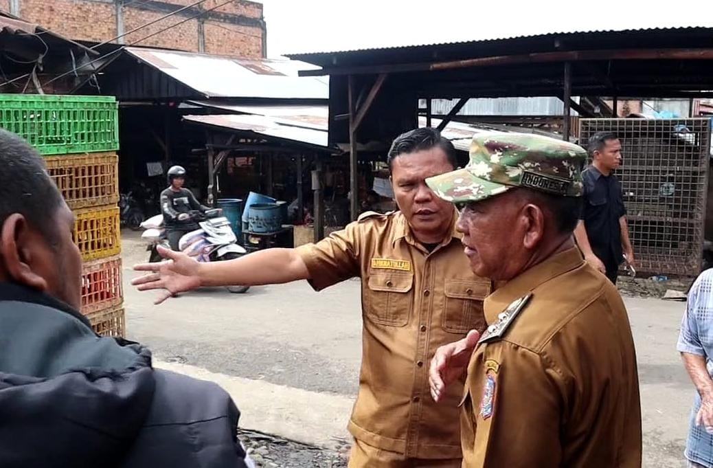 Selain Tak Miliki Izin Sampah Bulu Ayam Berserakan, Wabup A Khafidh Tertibkan Kandang Ayam di Pasar Baru Bangko