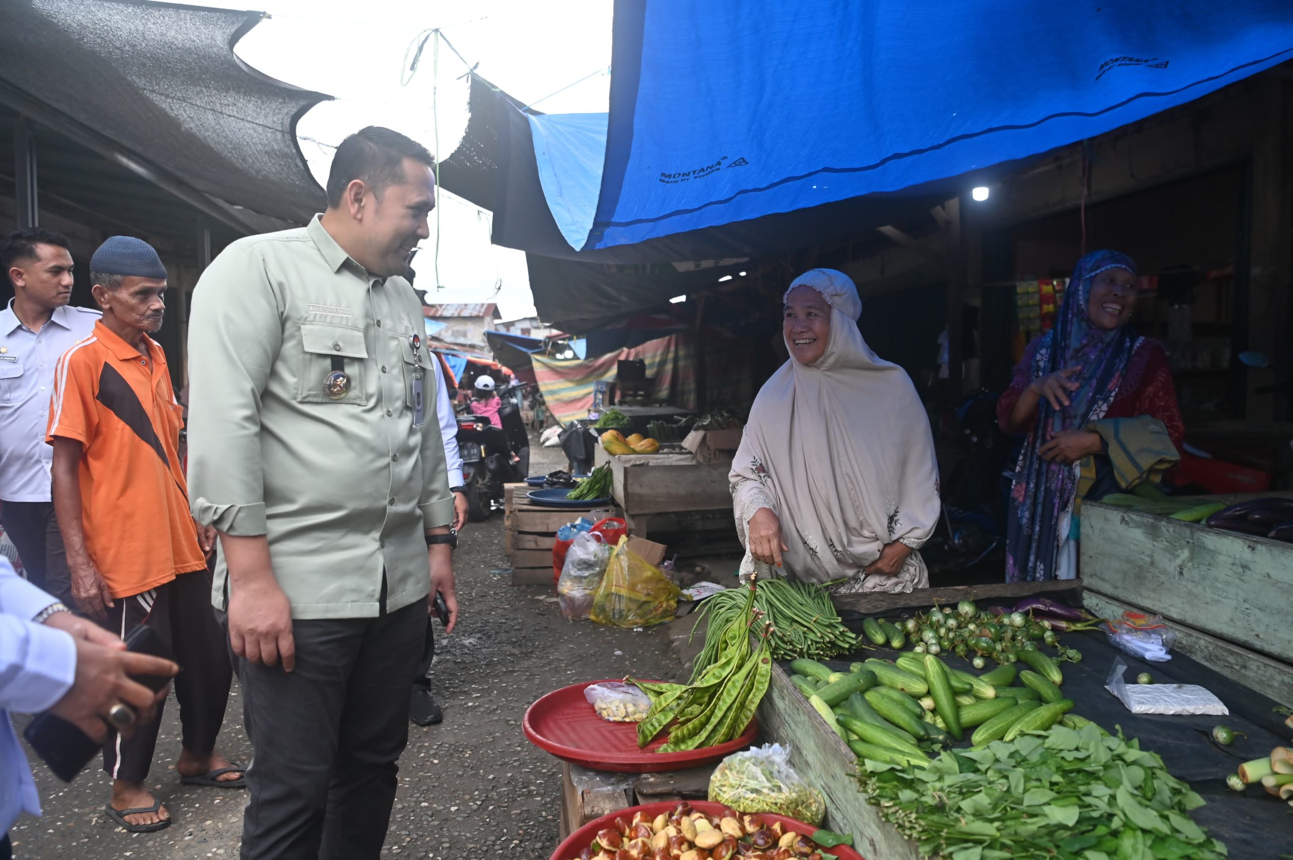 Pasar Pamenang Terkesan Kumuh, Dalam Kunjungannya Bupati M Syukur Temui Tumpukan Sampah Yang Menahun