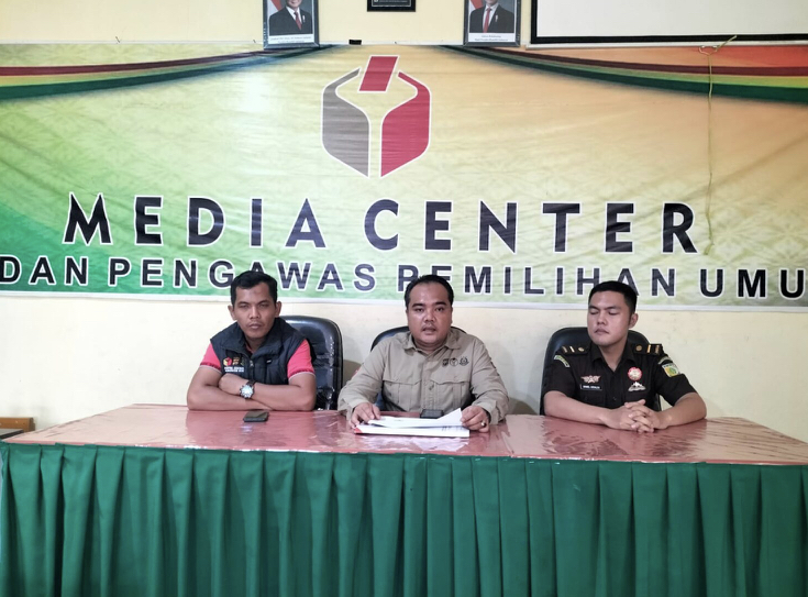 Konferensi Pers Bawaslu Bungo Terkait Dugaan Laporan Ijazah Palsu Cawabup Terpilih Tidak Terbukti dan Dihentikan