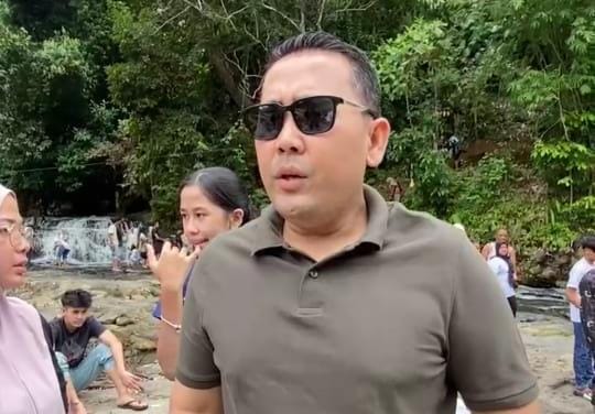 Wisata Lokal Rasa Internasional, Bupati Merangin Beserta Keluarga Mandi Bersama di Objek Wisata Air Terjun Muaro Karing