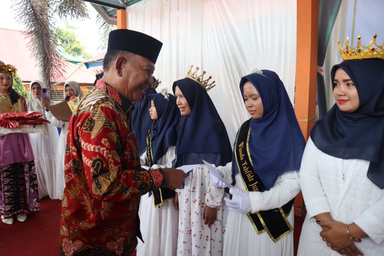 Wabup Merangin Hadiri Wisuda Pelajar Tahfidz Al Qur’an 30 Jus di SMPN 01 Merangin