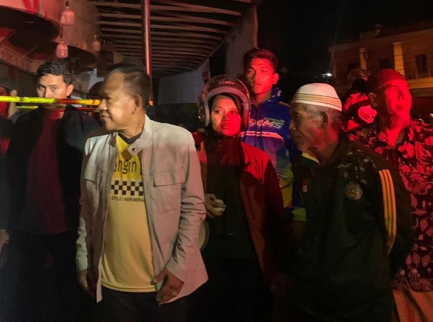 Turut Berduka Atas Terbakarnya Toko Galeri Furniture, Wabup H Abdul Khafidh Tinjau Lokasi Kejadian