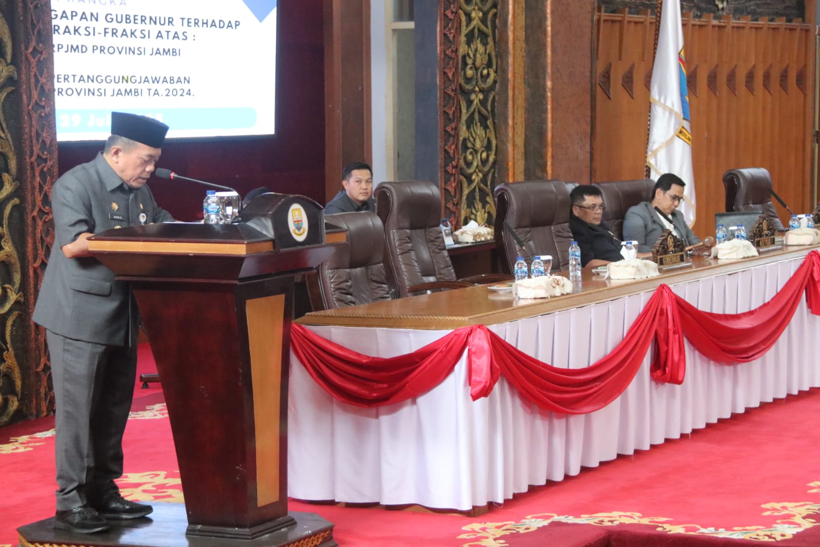 Gubernur Al Haris Sampaikan Tanggapan Pemerintah Terhadap Pemandangan Umum Fraksi-Fraksi Tentang Ranperda Pelaksanaan APBD 2024