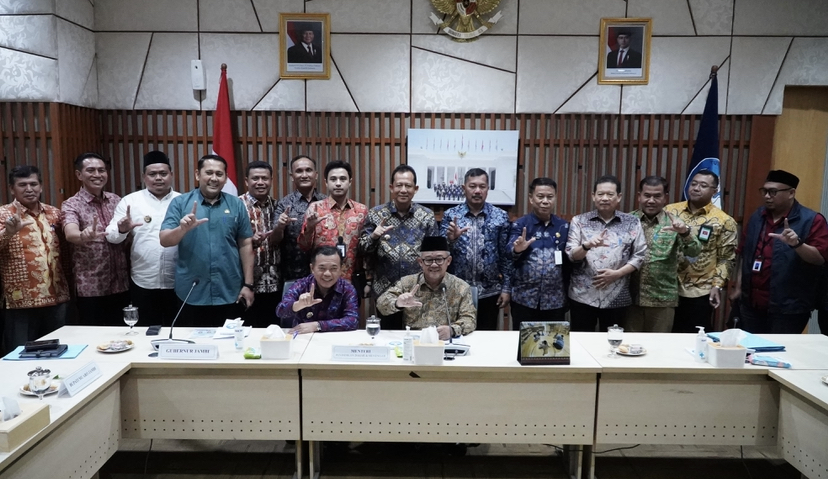 Tingkatkan Mutu Pendidikan Jambi, Gubernur Al Haris Boyong Bupati/Wali Kota Temui Mendikdasmen RI