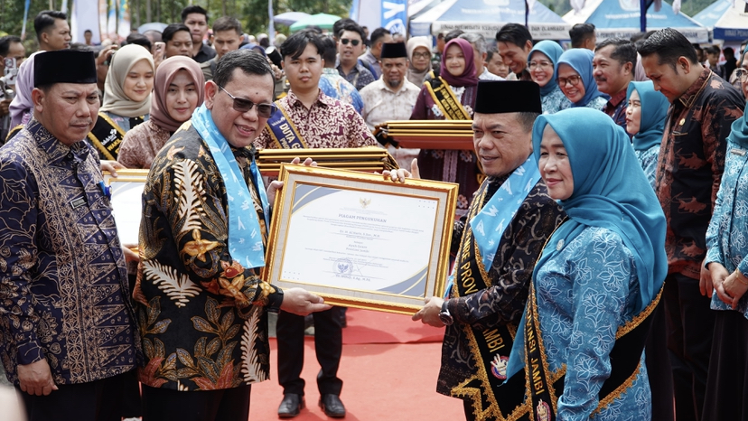 Gubernur Al Haris: Keluarga Fondasi Pembentukan Pendidikan Anak Berkualitas