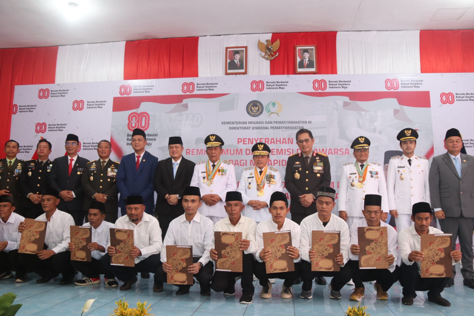Gubernur Al Haris Serahkan Remisi Umum dan Dasawarsa Bagi Narapidana dan Anak Binaan Dalam Peringatan HUT Ke-80 Kemerdekaan RI