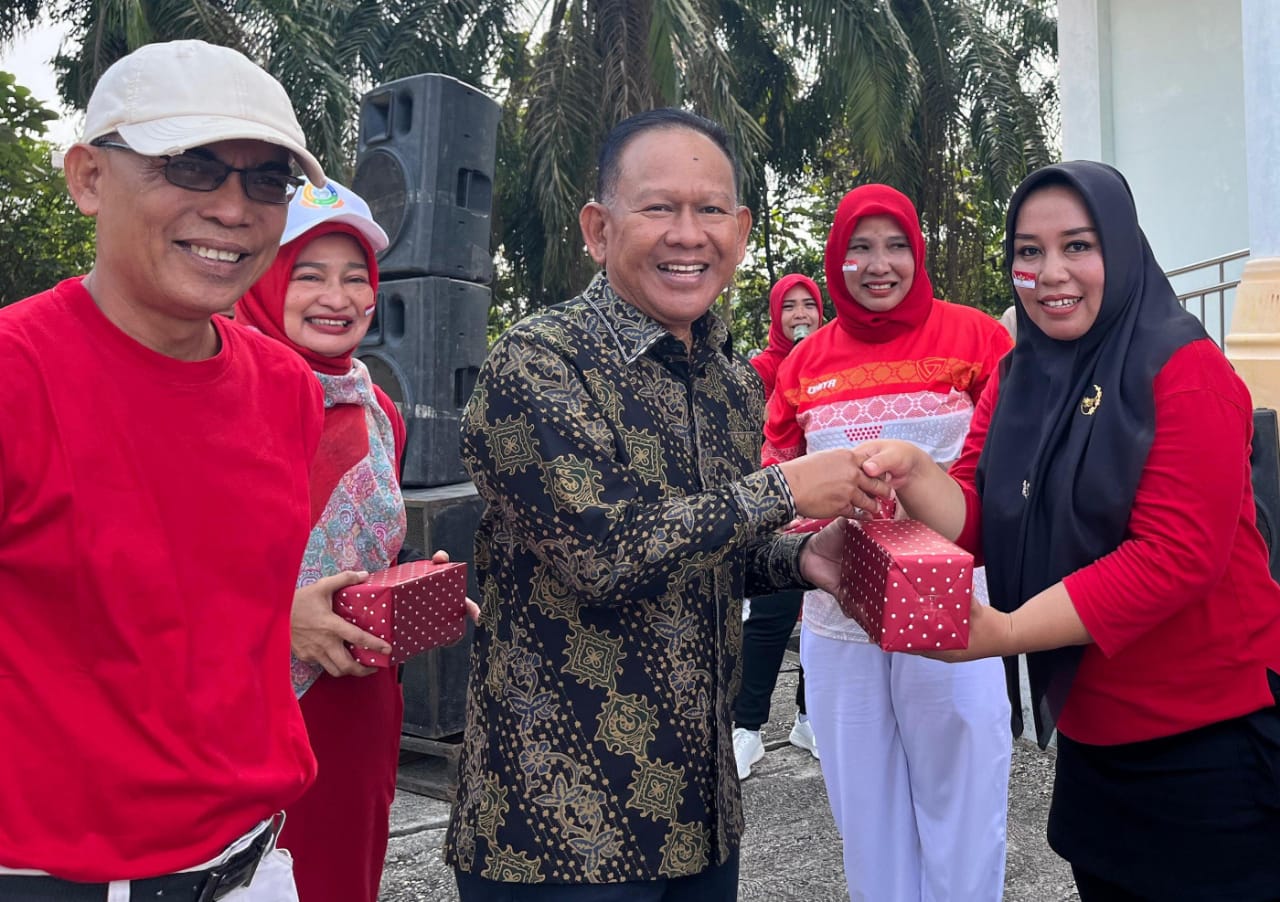 Semarak Peringatan HUT RI Ke-80 di Setda Merangin, Wabup H A Khafidh Bagikan Hadiah Pemenang Lomba