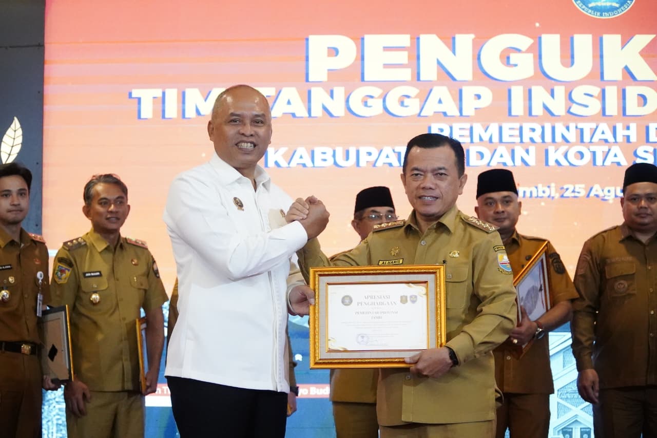 Gubernur Al Haris Terima Penghargaan Jambi Jadi Provinsi Ke-6 Lengkapi Tim Tanggap Insiden Siber, Tegaskan Perkuat Ketahanan Digital Daerah