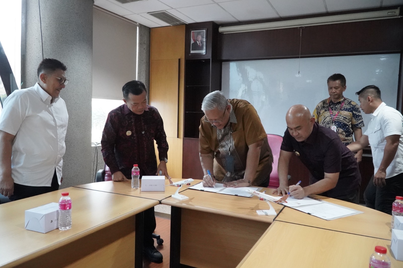 Disaksikan Oleh Gubernur Jambi, Bupati Bungo Teken MOU Bersama Lion Group