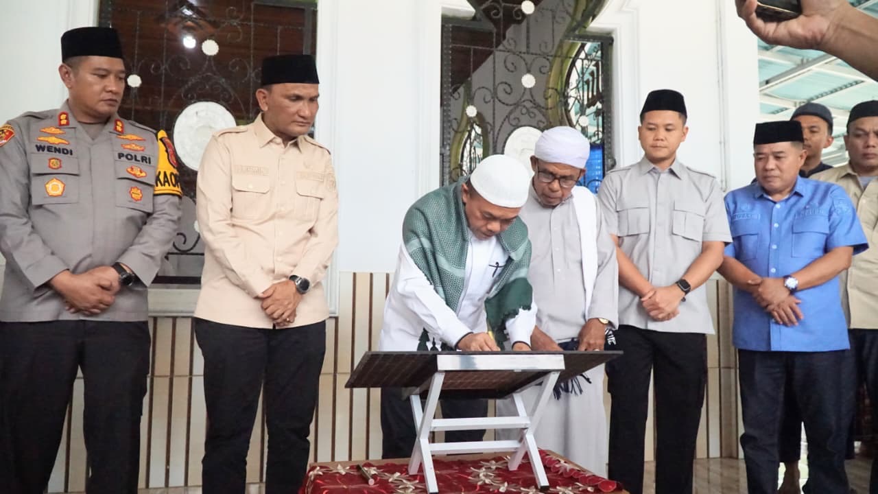 Senyum Warga Batang Asai Sambut Jalan Baru, Gubernur Al Haris Resmikan Akses Impian 88 Kilometer