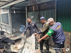 Turut Prihatin Karang Taruna Kabupaten Bungo Tinjau Kebakaran Dipasar Atas