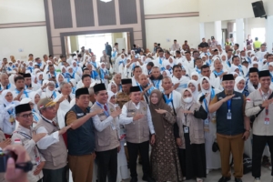 Lepas 442 JCH Kloter BTH 19, Pesan Gubernur Al Haris: Fokus Ibadah Haji, Jangan Sia-Siakan Perjuangan Puluhan Tahun