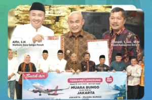 Tingkatkan Pelayanan Transportasi Udara di Kabupaten Bungo, Bupati H.Dedy Putra Tandatangani MoU Maskapai Batik Air Bersama Bupati Kerinci dan Wakot Sungai Penuh