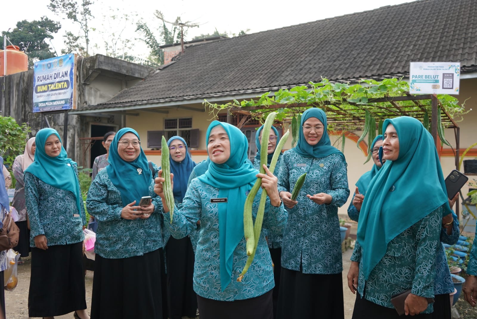 Hesti Haris Kunjungi Rumah Dilan Bumi Talenta di Desa Pauh Pamenang