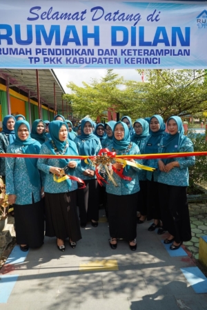 Hj.Hesti Haris Resmikan Rumah Dilan TP PKK Kabupaten Kerinci dan Dukung UMKM di Taman Wisata Air Panas Semurup