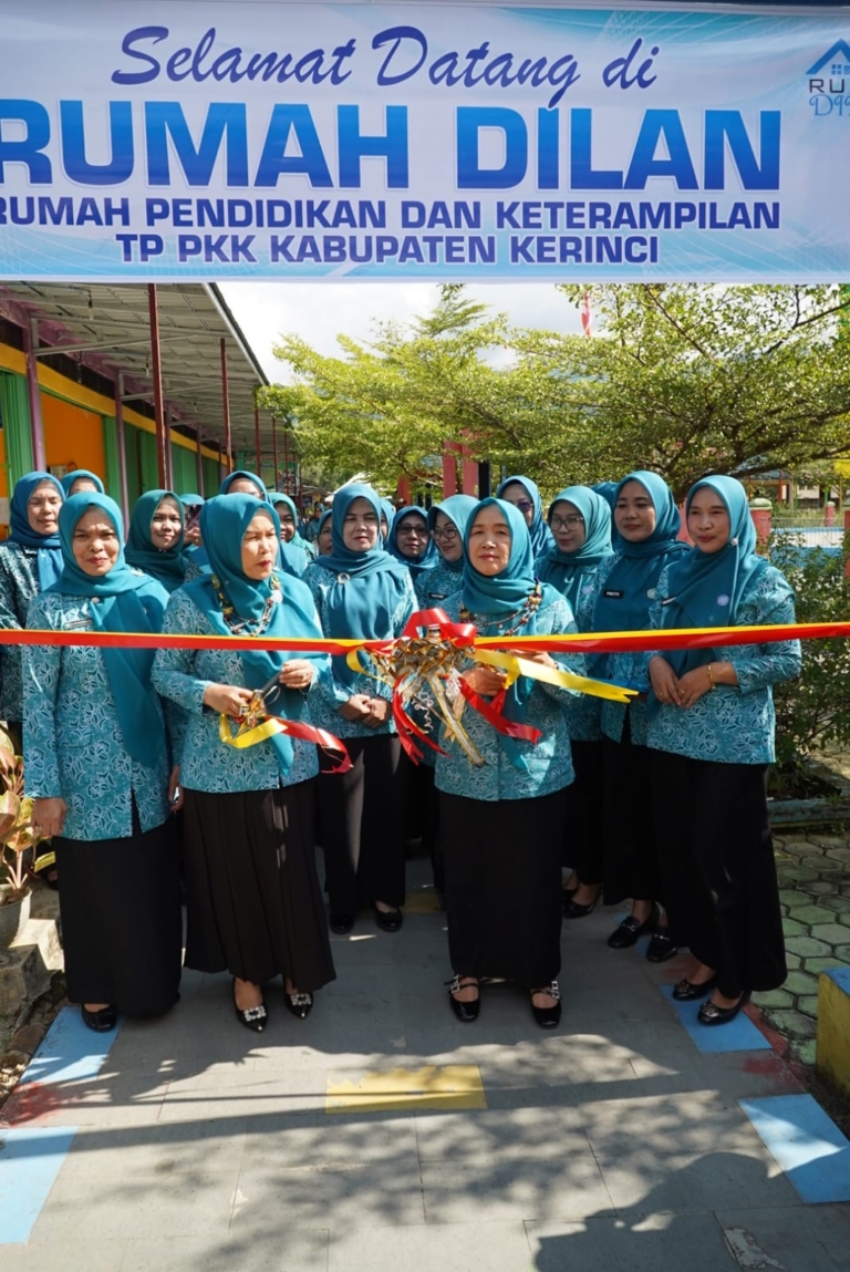 Hj.Hesti Haris Resmikan Rumah Dilan TP PKK Kabupaten Kerinci dan Dukung UMKM di Taman Wisata Air Panas Semurup