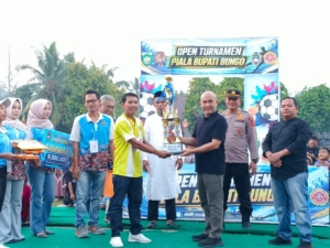 Penutupan Turnamen Sepakbola Piala Bupati Bungo Dusun Lubuk Benteng Berlangsung Sukses dan Meriah