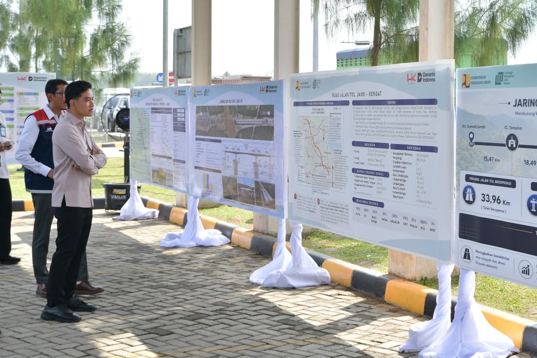 Tinjau Tol Bayung Lencir, Wapres Pastikan Konektivitas Sumatra Berjalan Optimal