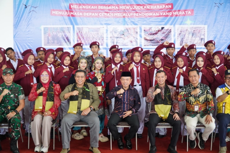 Buka MPLS SRT 1 Tanjabtim, Pesan Gubernur Al Haris: Tekun Belajar dan Terima Kasih Ke Pemerintah Pusat