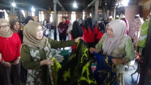 Hj.Hesti Haris Dorong Lahirnya Wirausaha Muda Melalui Pelatihan Batik Kontemporer PKW