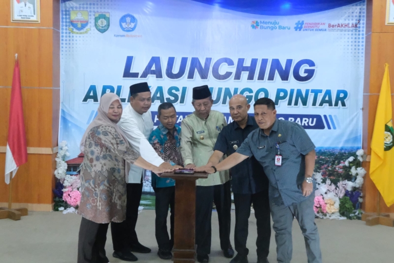 Wagub Sani Bersama Wamen Dikdasmen RI Luncurkan Aplikasi Bungo Pintar, Dorong Transformasi Digital Pendidikan di Jambi